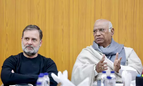 Congress में फूट की चर्चाओं के बीच खरगे और राहुल ने बिहार नेताओं से बात की Congress में फूट की चर्चाओं के बीच खरगे और राहुल ने बिहार नेताओं से बात की