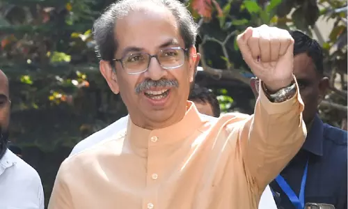 Uddhav Thackeray: तूफान हमें डराते नहीं, हम उन्हीं में पले-बढ़े Uddhav Thackeray: तूफान हमें डराते नहीं, हम उन्हीं में पले-बढ़े