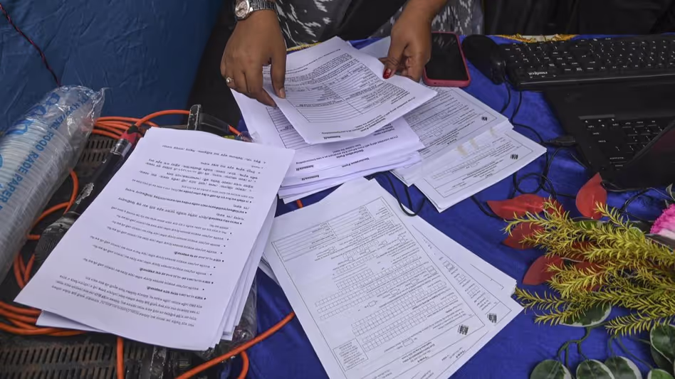 Assam में फॉर्म 7 विवाद वोटर ने मनमानी तरीके से नाम हटाने पर आपत्ति जताई Assam में फॉर्म 7 विवाद वोटर ने मनमानी तरीके से नाम हटाने पर आपत्ति जताई
