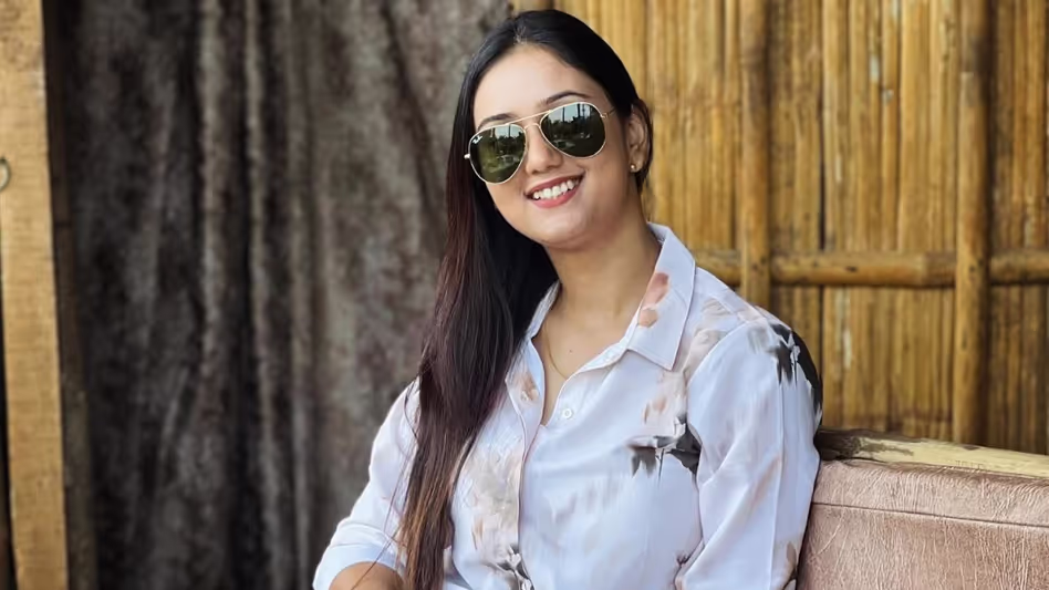 Guwahati में सरस्वती पूजा के दौरान हादसा 108 एम्बुलेंस की टक्कर से 26 साल की महिला की मौत Guwahati में सरस्वती पूजा के दौरान हादसा 108 एम्बुलेंस की टक्कर से 26 साल की महिला की मौत