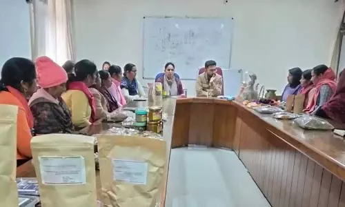 Himachal: महिला स्वयं सहायता समूह ऑनलाइन प्रोडक्ट बेचेंगे, अतिरिक्त डीसी ने कहा Himachal: महिला स्वयं सहायता समूह ऑनलाइन प्रोडक्ट बेचेंगे, अतिरिक्त डीसी ने कहा