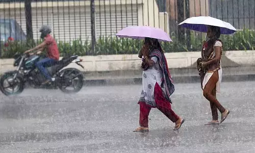 Chennai में बूंदाबांदी से ठंड बढ़ी, सुबह तक हल्की से मध्यम बारिश की संभावना