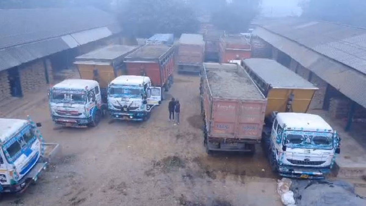 Bareilly: मेहतरपुर करोड़ मार्ग निर्माण, खनन वाहनों पर बैन