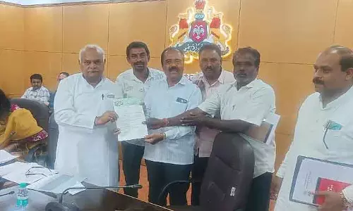 New कपड़ा नीति: बुनकरों की समस्या हल करने की अपील New कपड़ा नीति: बुनकरों की समस्या हल करने की अपील