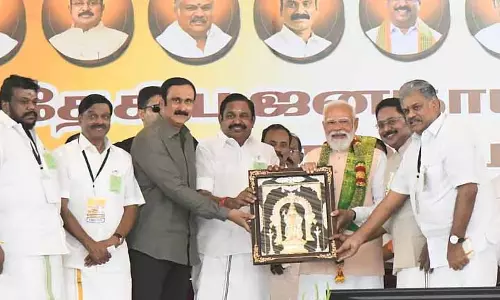 एडप्पाडी, TTV ने भाइयों, अम्मा के शिष्यों के रूप में प्रतिद्वंद्विता को खत्म किया एडप्पाडी, TTV ने भाइयों, अम्मा के शिष्यों के रूप में प्रतिद्वंद्विता को खत्म किया