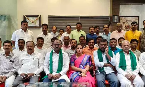 Ramanagara : HDK ने टाउनशिप के खिलाफ किसानों के संघर्ष में हिस्सा लिया Ramanagara : HDK ने टाउनशिप के खिलाफ किसानों के संघर्ष में हिस्सा लिया