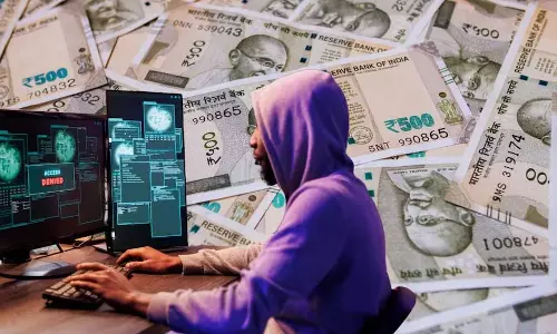 KYC अपडेट के नाम पर करोड़ों की साइबर ठगी, साइबर पुलिस ने 4 आरोपियों को दबोचा KYC अपडेट के नाम पर करोड़ों की साइबर ठगी, साइबर पुलिस ने 4 आरोपियों को दबोचा