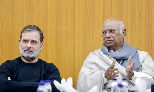 विभाजन की अटकलों के बीच खरगे और Rahul ने बिहार कांग्रेस नेताओं से मुलाकात की विभाजन की अटकलों के बीच खरगे और Rahul ने बिहार कांग्रेस नेताओं से मुलाकात की
