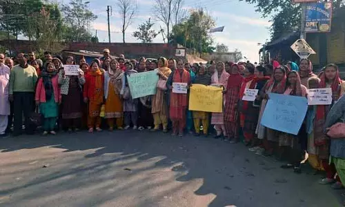 महिला मंडलों, स्वयं सहायता समूहों ने Lunj में प्रीपेड स्मार्ट मीटर लगाने का विरोध किया महिला मंडलों, स्वयं सहायता समूहों ने Lunj में प्रीपेड स्मार्ट मीटर लगाने का विरोध किया