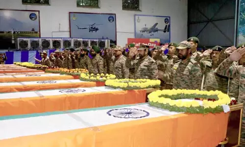 JAMMU: सेना ने सड़क हादसे में मारे गए 10 सैनिकों को श्रद्धांजलि दी