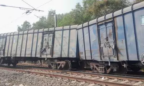 Balasore मालगाड़ी के तीन डिब्बे पटरी से उतरे