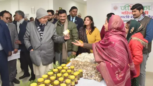 Hajipur: जीविका दीदियों को सीएम नीतीश ने दिया योजनाओं का भरोसा Hajipur: जीविका दीदियों को सीएम नीतीश ने दिया योजनाओं का भरोसा