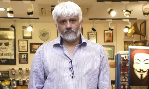 Vikram Bhatt पर एक और फाइनेंशियल फ्रॉड केस में मामला दर्ज; बेटी का नाम भी शामिल Vikram Bhatt पर एक और फाइनेंशियल फ्रॉड केस में मामला दर्ज; बेटी का नाम भी शामिल