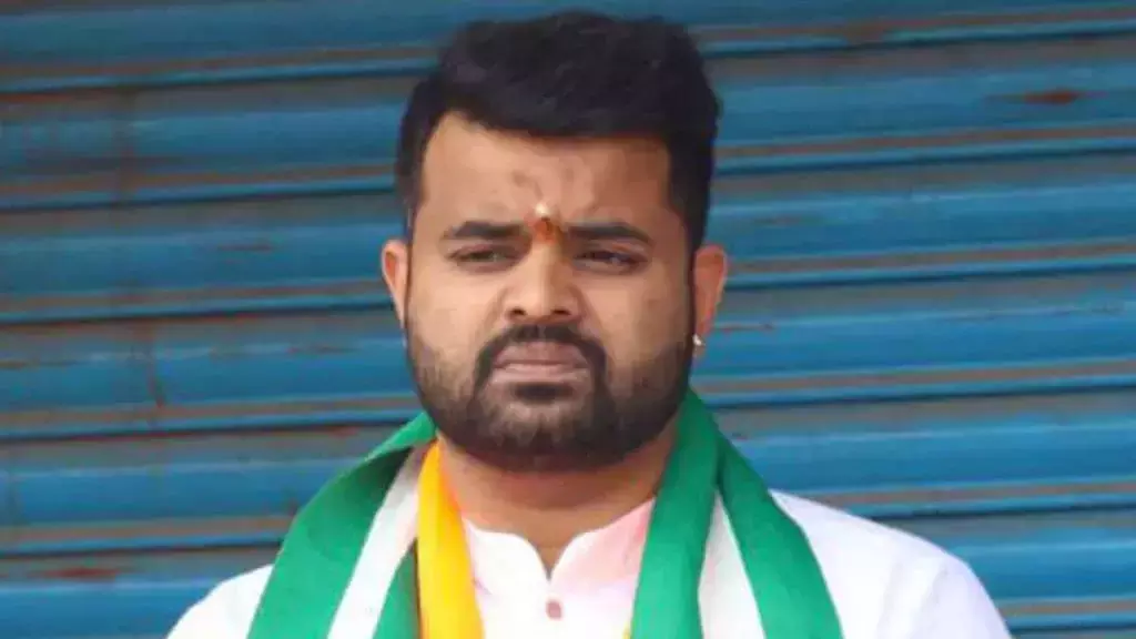 रेप केस में पूर्व सांसद को सज़ा मिलने पर government ने इनाम के साथ पालतू जानवरों को बिठाया