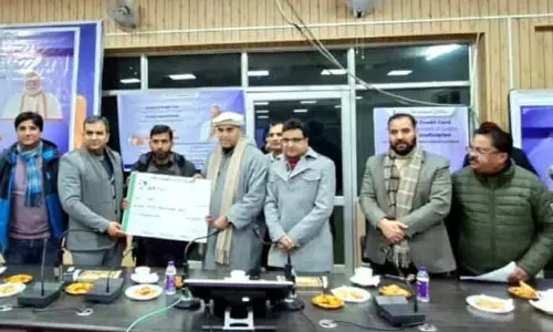 Ramban प्रशासन ने पीएम स्वनिधि क्रेडिट कार्ड और लोन स्वीकृति पत्र बांटे Ramban प्रशासन ने पीएम स्वनिधि क्रेडिट कार्ड और लोन स्वीकृति पत्र बांटे