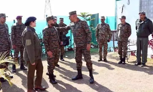 उत्तरी सेना कमांडर ने ज्वाइंट कंट्रोल सेंटर Rampur में ऑपरेशनल तैयारियों की समीक्षा की उत्तरी सेना कमांडर ने ज्वाइंट कंट्रोल सेंटर Rampur में ऑपरेशनल तैयारियों की समीक्षा की
