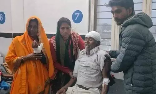 MP : ज़मीन पर कब्ज़े का विरोध करने पर बुजुर्ग दंपत्ति पर कुल्हाड़ी से हमला किया गया MP : ज़मीन पर कब्ज़े का विरोध करने पर बुजुर्ग दंपत्ति पर कुल्हाड़ी से हमला किया गया