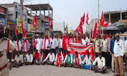 CPI के गुरिजा रामचंद्रम ने यूरिया ऐप रद्द करने और किसानों के लिए बेहतर सप्लाई की मांग की CPI के गुरिजा रामचंद्रम ने यूरिया ऐप रद्द करने और किसानों के लिए बेहतर सप्लाई की मांग की