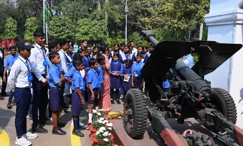 राज्यपाल के गोद टेमरी के विद्यार्थियों ने किया लोकभवन का भ्रमण राज्यपाल के गोद टेमरी के विद्यार्थियों ने किया लोकभवन का भ्रमण