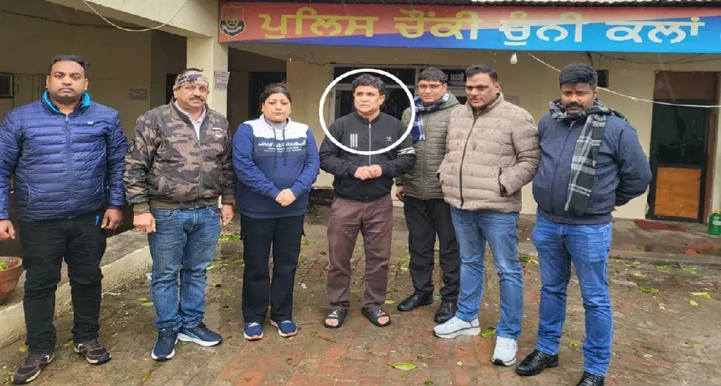 Lucknow: सहारा क्रेडिट सोसाइटी ठगी मामला, असिस्टेंट मैनेजर गिरफ्तार Lucknow: सहारा क्रेडिट सोसाइटी ठगी मामला, असिस्टेंट मैनेजर गिरफ्तार