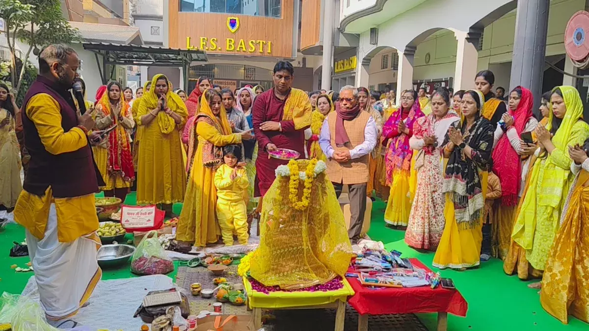 Basti: श्रद्धा और उल्लास के साथ मनाया गया बसंत पंचमी पर्व Basti: श्रद्धा और उल्लास के साथ मनाया गया बसंत पंचमी पर्व