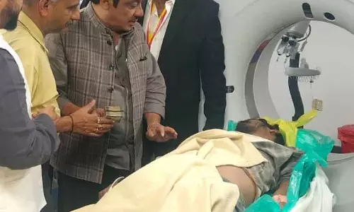 Cutout गिरने की घटना: मंत्री जमीर ने घायलों का हालचाल पूछा Cutout गिरने की घटना: मंत्री जमीर ने घायलों का हालचाल पूछा