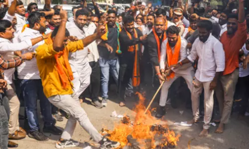 हुबली में सरकारी आवास कार्यक्रम पर BJP का विरोध प्रदर्शन