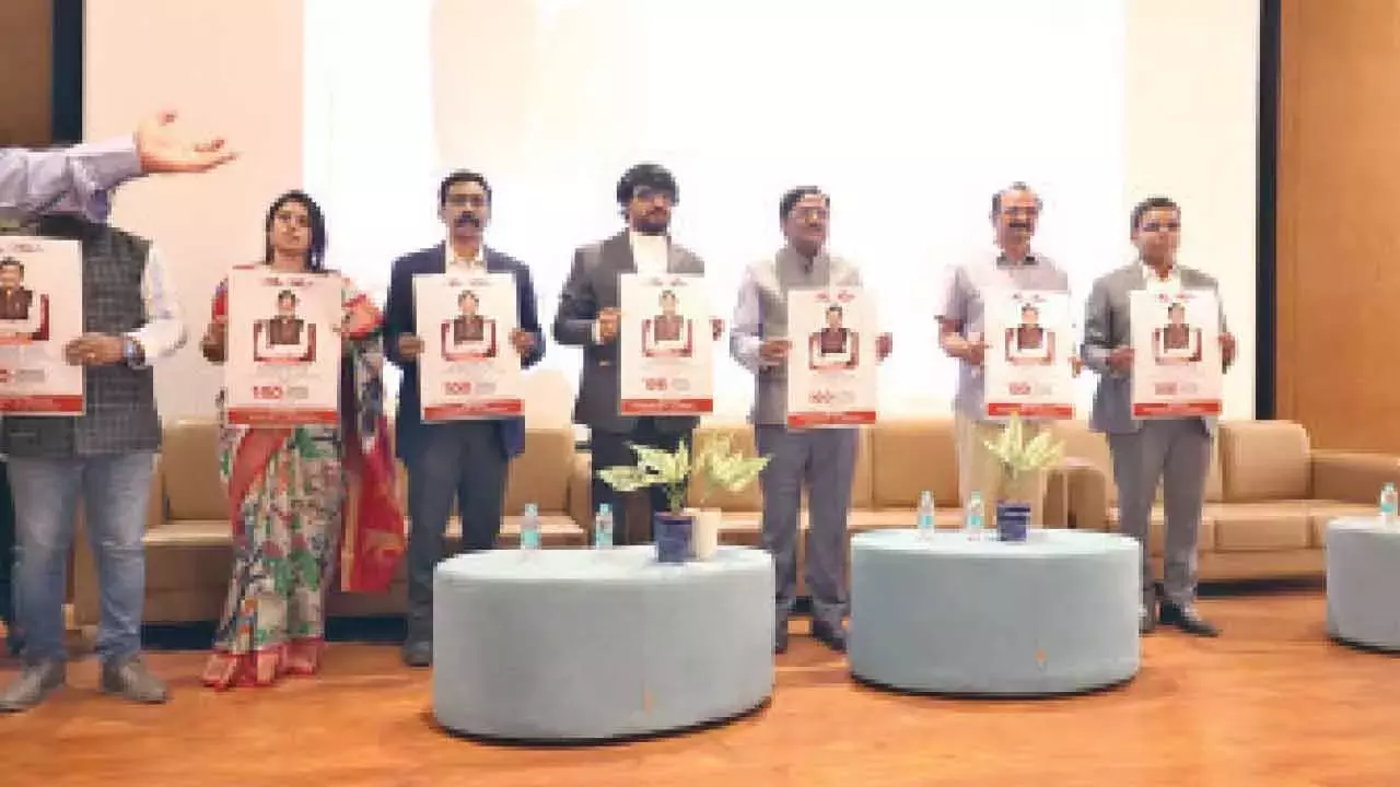 Telangana: मंत्री विवेक ने छात्रों को अनुशासन और जीवन के लक्ष्यों पर प्रेरित किया Telangana: मंत्री विवेक ने छात्रों को अनुशासन और जीवन के लक्ष्यों पर प्रेरित किया