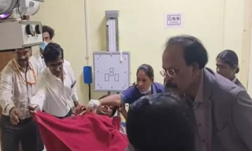 Karnataka: सिद्धारमैया, खड़गे के हुबली कार्यक्रम की तैयारी के दौरान तीन घायल Karnataka: सिद्धारमैया, खड़गे के हुबली कार्यक्रम की तैयारी के दौरान तीन घायल