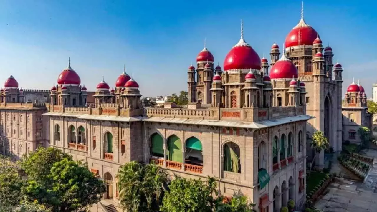 HC ने कोर्ट के आदेशों की अवमानना ​​के लिए HYDRAA कमिश्नर को फटकार लगाई