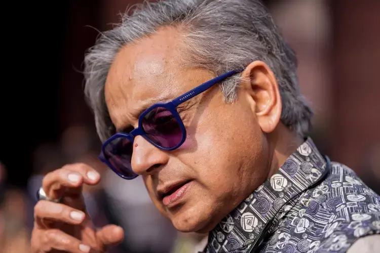 Kerala : मुझे जो कुछ भी कहना है वह पार्टी के अंदर ही कहा जाएगा शशि थरूर Kerala : मुझे जो कुछ भी कहना है वह पार्टी के अंदर ही कहा जाएगा शशि थरूर