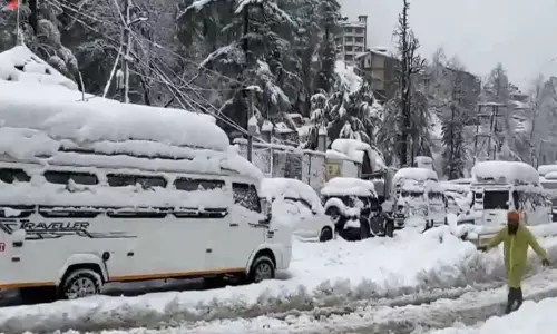 Himachal में लंबे सूखे के बाद भारी बारिश और बर्फबारी के बाद शीतलहर जारी Himachal में लंबे सूखे के बाद भारी बारिश और बर्फबारी के बाद शीतलहर जारी