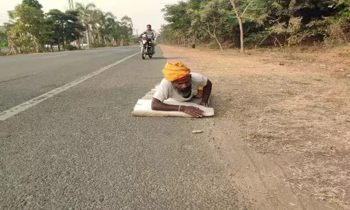 Upender Das गंगोत्री से रामेश्वरम तक घुटनों के बल चलकर जा रहे हैं, जिससे पूरे देश का ध्यान उनकी ओर गया Upender Das गंगोत्री से रामेश्वरम तक घुटनों के बल चलकर जा रहे हैं, जिससे पूरे देश का ध्यान उनकी ओर गया