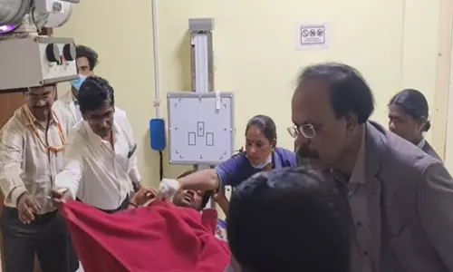 सिद्धारमैया, खड़गे के Hubballi कार्यक्रम की तैयारी के दौरान तीन घायल सिद्धारमैया, खड़गे के Hubballi कार्यक्रम की तैयारी के दौरान तीन घायल