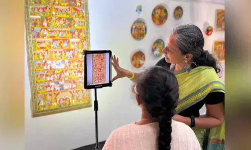 Hyderabad लिटफेस्ट में एआर के ज़रिए चेरियल स्क्रॉल पेंटिंग जीवंत हो उठीं Hyderabad लिटफेस्ट में एआर के ज़रिए चेरियल स्क्रॉल पेंटिंग जीवंत हो उठीं
