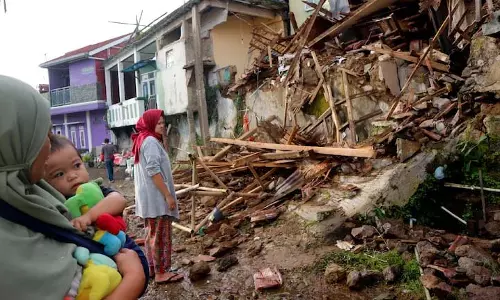 Indonesia में भूस्खलन में सात लोगों की मौत, 82 लापता, आपदा एजेंसी ने बताया