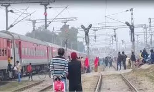 Fatehgarh: रेलवे लाइन पर हादसे से तनाव