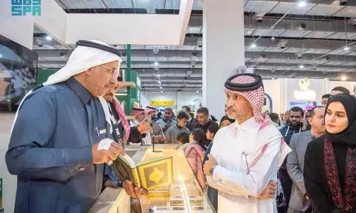 सांस्कृतिक मेलजोल: मिस्र में कतरी दूत ने देखी Saudi Arabia की धार्मिक और शैक्षिक प्रदर्शनी सांस्कृतिक मेलजोल: मिस्र में कतरी दूत ने देखी Saudi Arabia की धार्मिक और शैक्षिक प्रदर्शनी