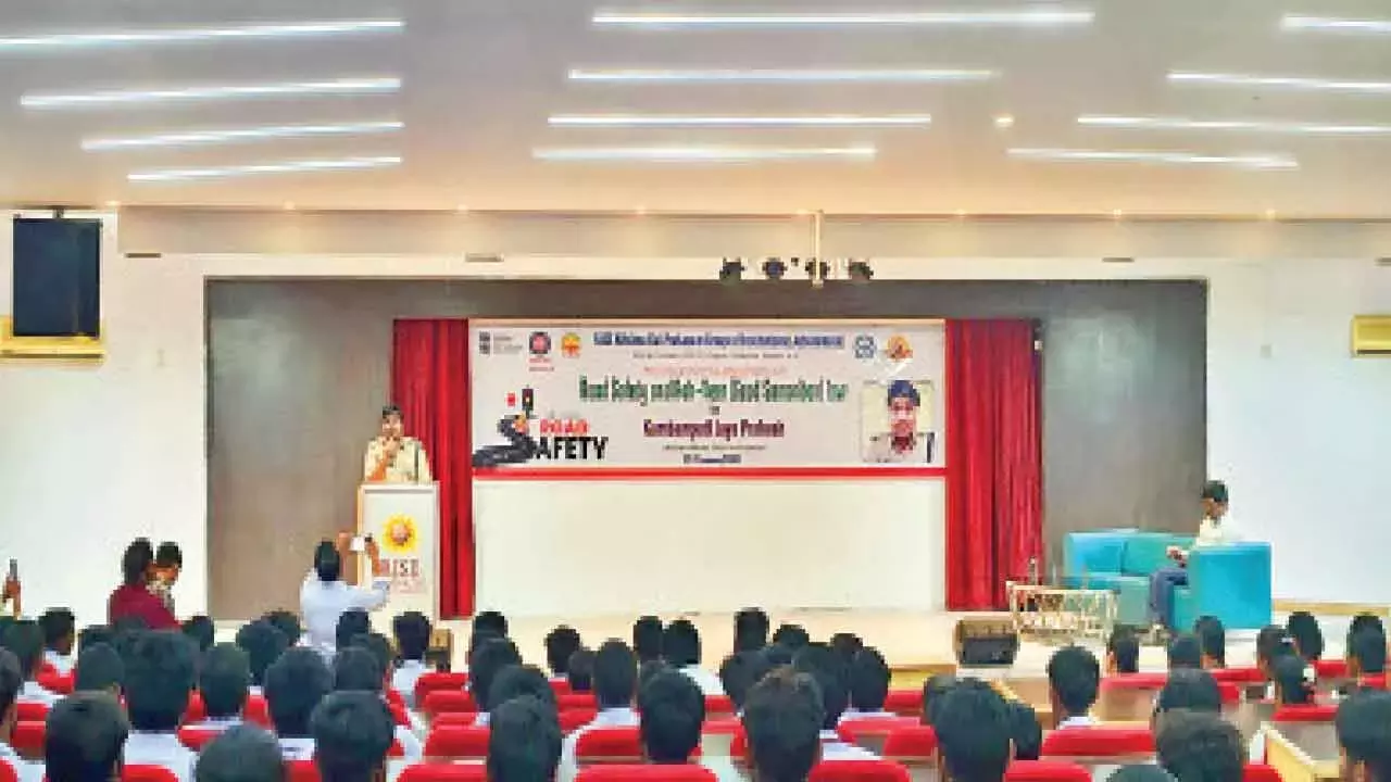 Andhra: गुड सेमेरिटन कानून पर जागरूकता सत्र आयोजित किया गया Andhra: गुड सेमेरिटन कानून पर जागरूकता सत्र आयोजित किया गया