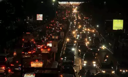 Bhubaneswar ट्रैफिक जाम से जूझ रहा Bhubaneswar ट्रैफिक जाम से जूझ रहा