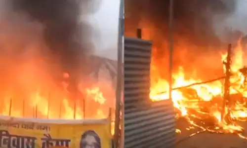 माघ मेला में भीषण आग, किशोरी शिविर का तंबू जलकर खाक