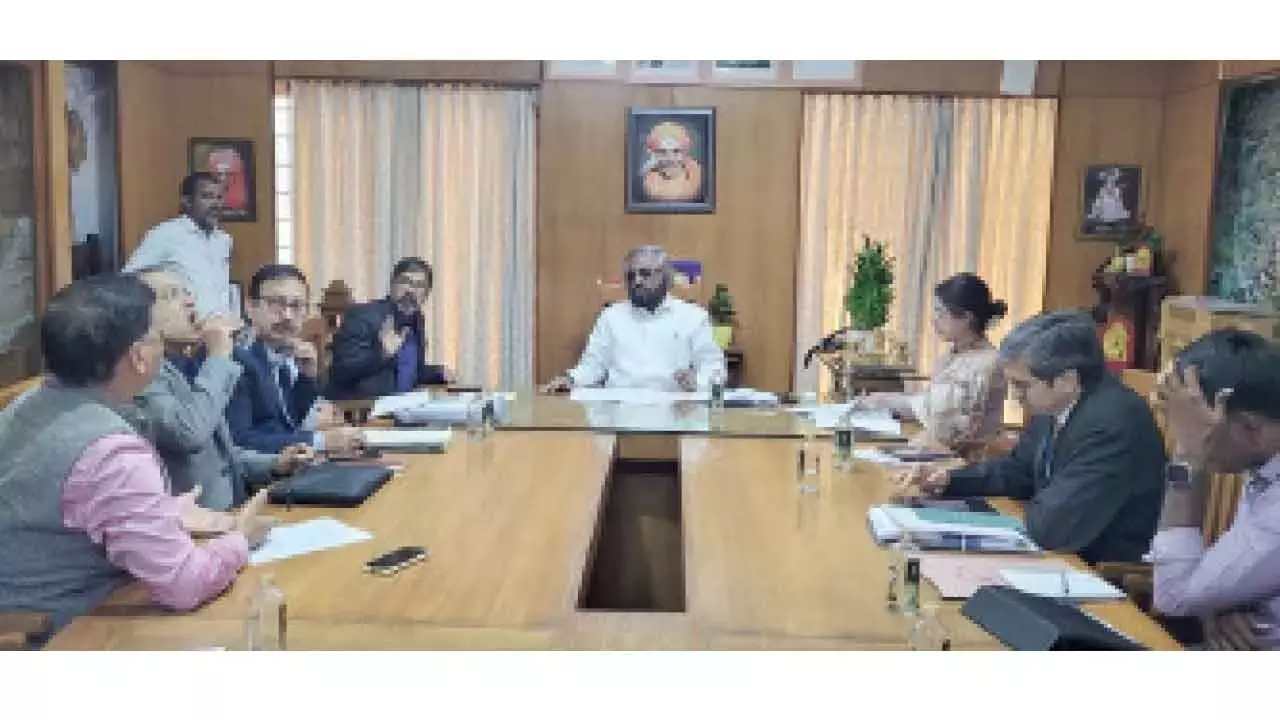 जंगल की आग को रोकने के लिए कड़ी निगरानी: Minister ने अधिकारियों को निर्देश दिया जंगल की आग को रोकने के लिए कड़ी निगरानी: Minister ने अधिकारियों को निर्देश दिया