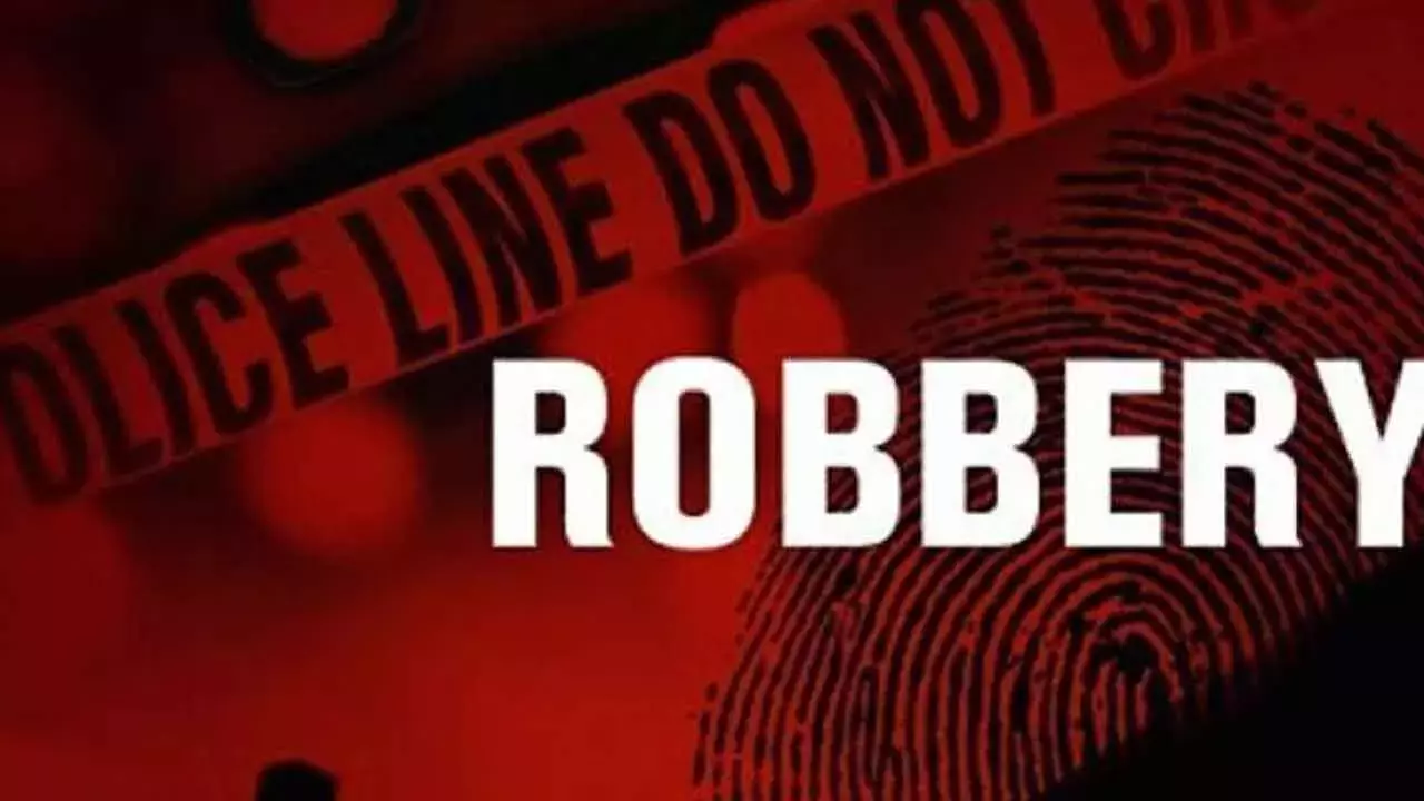 Karnataka: धोखेबाज नकली सफाई पाउडर की चाल का इस्तेमाल करते हैं Karnataka: धोखेबाज नकली सफाई पाउडर की चाल का इस्तेमाल करते हैं