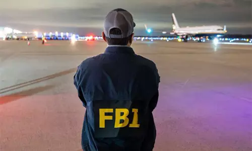 FBI ने मैक्सिकन अधिकारियों के समन्वय से 10 साल बाद वांछित भगोड़े कैस्टिलो को गिरफ्तार कर लिया FBI ने मैक्सिकन अधिकारियों के समन्वय से 10 साल बाद वांछित भगोड़े कैस्टिलो को गिरफ्तार कर लिया