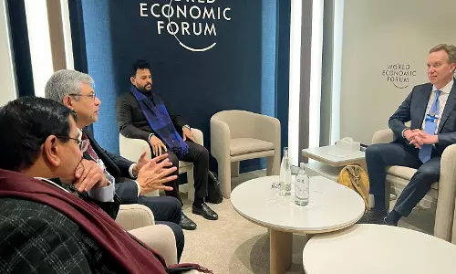 Davos: राम मोहन नायडू ने विश्व स्वास्थ्य सम्मेलन 2026 में वैश्विक नेताओं से की बातचीत Davos: राम मोहन नायडू ने विश्व स्वास्थ्य सम्मेलन 2026 में वैश्विक नेताओं से की बातचीत
