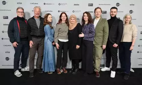 वन इन ए मिलियन: Syrian शरणार्थी लड़की के संघर्ष और पलायन की दास्तान। वन इन ए मिलियन: Syrian शरणार्थी लड़की के संघर्ष और पलायन की दास्तान।