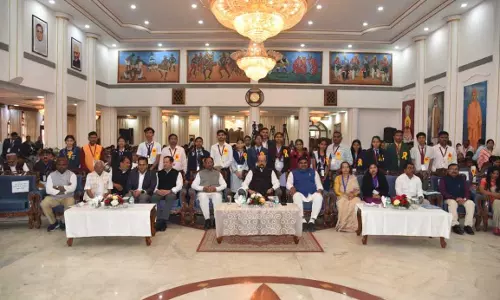 प्रतिभा सम्मान समारोह: राज्यपाल ने रायगढ़ के 10 विद्यार्थियों को प्रावीण्य के लिए किया सम्मानित