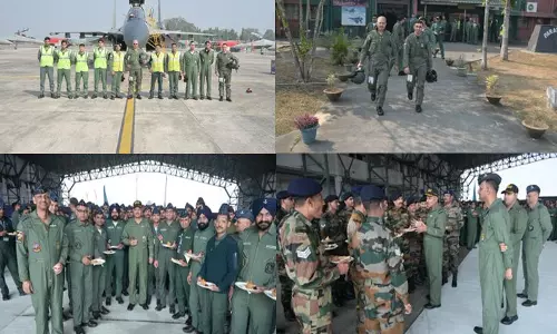 Air Marshal सुरत सिंह ने पूर्वी सेक्टर के अग्रिम हवाई अड्डे का किया दौरा Air Marshal सुरत सिंह ने पूर्वी सेक्टर के अग्रिम हवाई अड्डे का किया दौरा