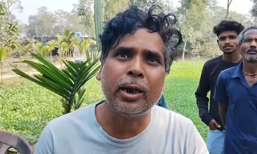 बेटे के नाम नोटिस मिलने पर पिता की BLO के घर पर बीमारी से मौत हो गई बेटे के नाम नोटिस मिलने पर पिता की BLO के घर पर बीमारी से मौत हो गई