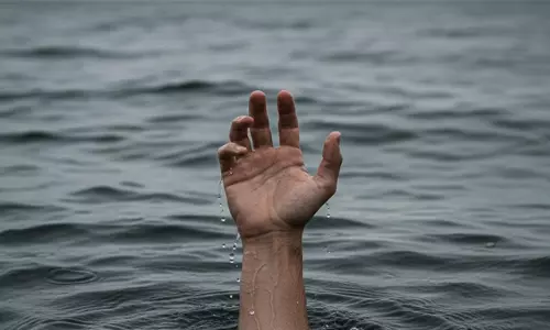तालाब में नहाते समय दो भाइयों की डूबने से मौत, लोगों में छाया मातम तालाब में नहाते समय दो भाइयों की डूबने से मौत, लोगों में छाया मातम